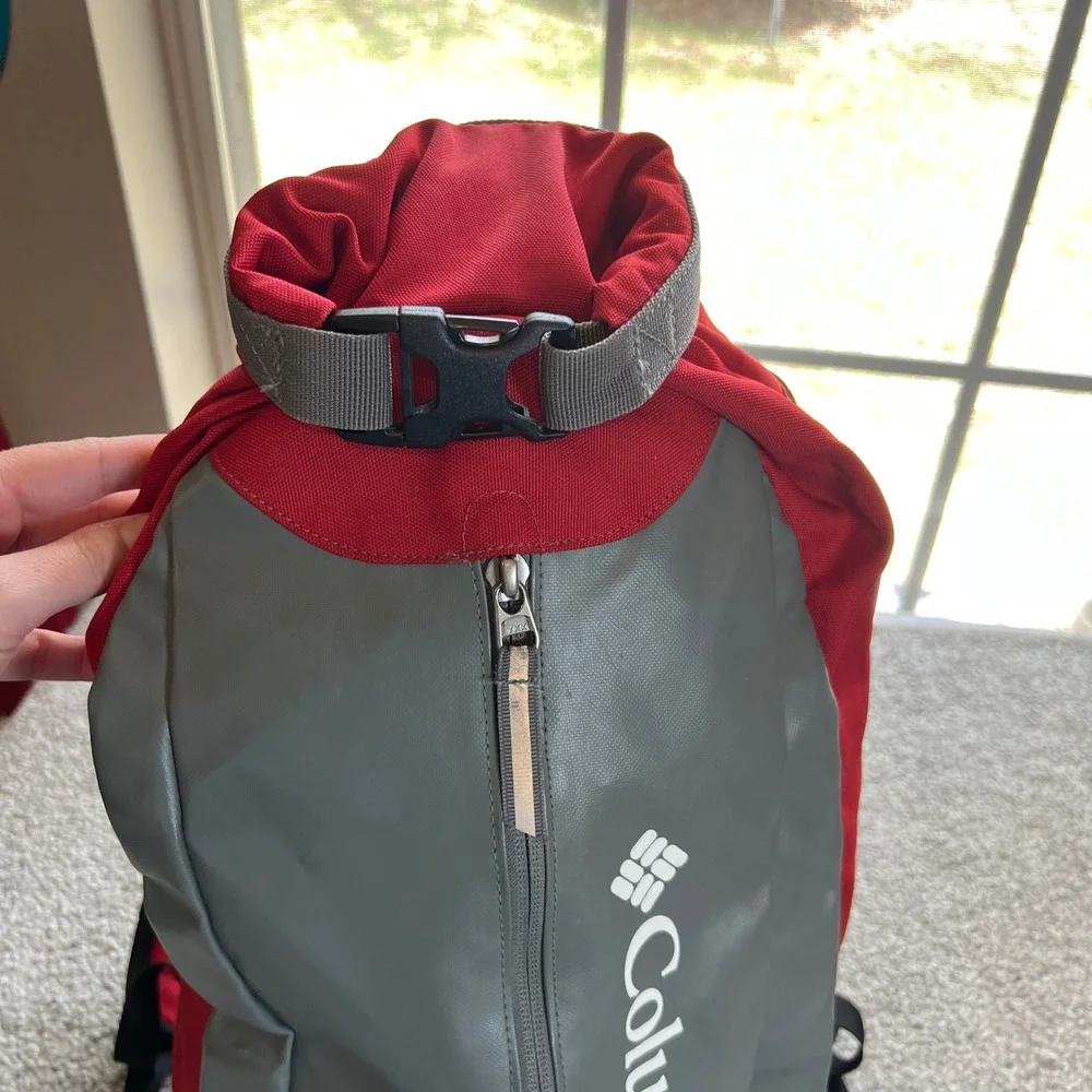 Columbia triple canyon Backpack Red Grey Roll Top Dry Bag hiking daypack outdoor